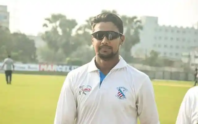 নাহিদুল ইসলাম ক্রিকেট খেলছেন মাঠে, sunglasses পরা. Channel i News - চ্যানেল আই নিউজ
