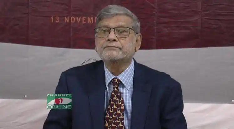 বয়সী ব্যক্তি একটি সংবাদ সম্মেলনে বক্তৃতা দিচ্ছেন. Channel i News - চ্যানেল আই নিউজ