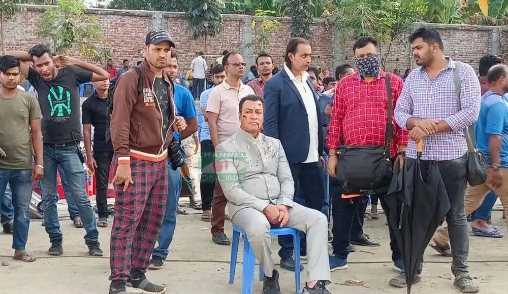 মানিকগঞ্জে প্রদীপ রাওয়াতসহ বিভিন্ন ব্যক্তি ও দর্শকরা. Channel i News - চ্যানেল আই নিউজ