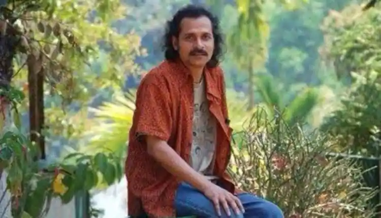 সঞ্জীবের ছবি, প্রকৃতি ও সবুজ পরিবেশের মাঝে বসে আছেন।. Channel i News - চ্যানেল আই নিউজ