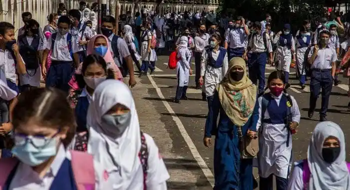 স্কুলে শিক্ষার্থীদের ভ্যাকসিন নেওয়ার জন্য প্রস্তুতি চলছে. Channel i News - চ্যানেল আই নিউজ