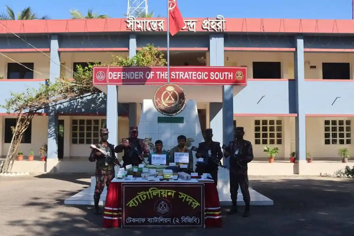 টেকনাফে বিজিবির অভিযানে মাদকদ্রব্যসহ দুইজন আটক. Channel i News - চ্যানেল আই নিউজ