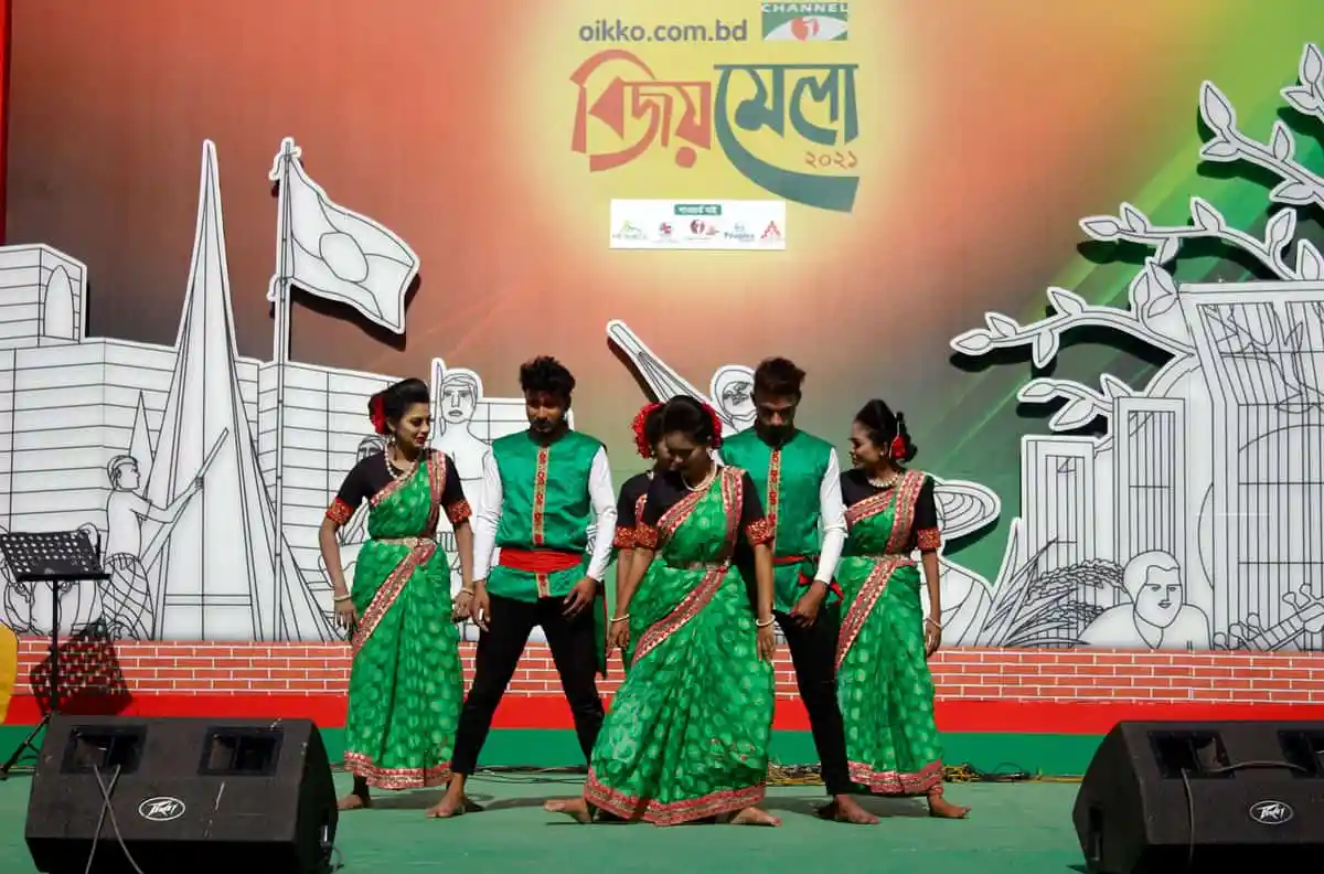 বাংলাদেশের সাংস্কৃতিক নৃত্য পরিবেশনা চ্যানেল আই অনলাইন চত্বরে বিজয় মেলা. Channel i News - চ্যানেল আই নিউজ