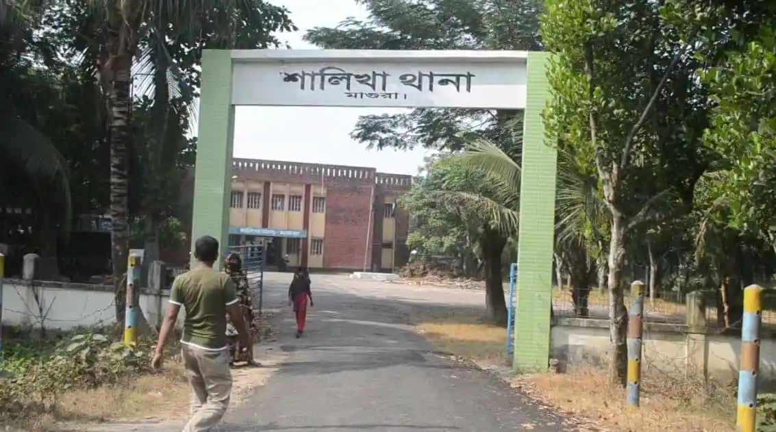 শান্তিপূর্ণ পরিবেশে শাহীনি থানা প্রবেশদ্বার. Channel i News - চ্যানেল আই নিউজ