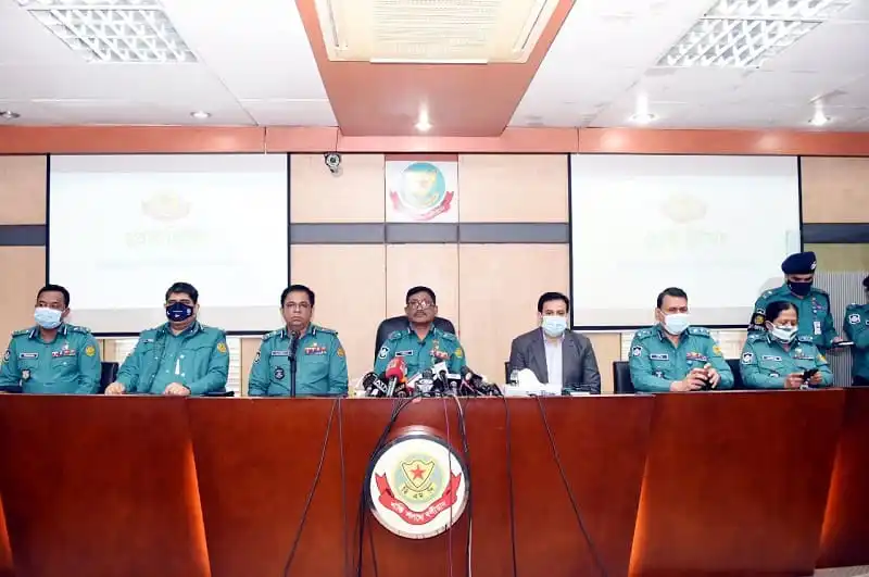 ডিএমপি কর্মকর্তাদের সংবাদ সম্মেলন, সবাই মাস্ক পরা. Channel i News - চ্যানেল আই নিউজ