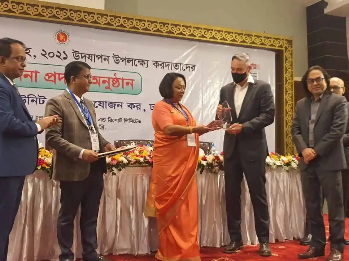 বিকল্প বিরোধ নিষ্পত্তি পুরস্কার বিতরণে অংশগ্রহণকারীরা. Channel i News - চ্যানেল আই নিউজ