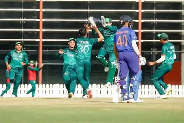 বাংলাদেশ ক্রিকেট দল উল্লাসে ভাসছে, ম্যাচে জয় উদযাপন করছে. Channel i News - চ্যানেল আই নিউজ