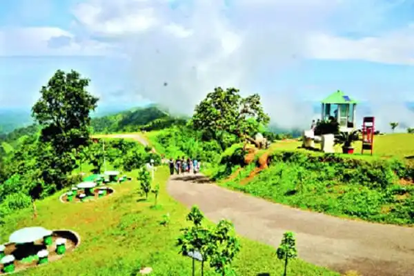 পাহাড়ি পরিবেশে পর্যটকদের জন্য সুন্দর প্রাকৃতিক দৃশ্য. Channel i News - চ্যানেল আই নিউজ