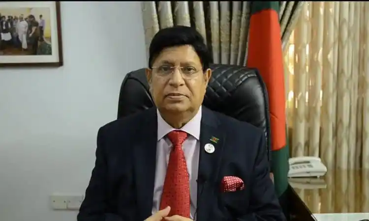 বাংলাদেশের একজন সরকারী কর্মকর্তা বসে আছেন, পেশাদারী পোশাক পরা. Channel i News - চ্যানেল আই নিউজ