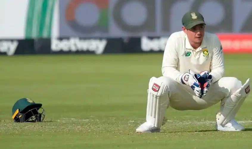 বিনা মেঘে বজ্রপাত, টেস্ট থেকে অবসরে ডি কক