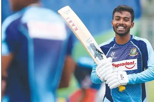 বাংলাদেশ ক্রিকেটার হৃদয়ের সেঞ্চুরি উদযাপন, খেলা চলাকালীন. Channel i News - চ্যানেল আই নিউজ