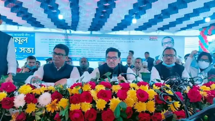 বাংলাদেশের রাজনৈতিক নেতারা আলোচনা সভায় বসে আছেন. Channel i News - চ্যানেল আই নিউজ