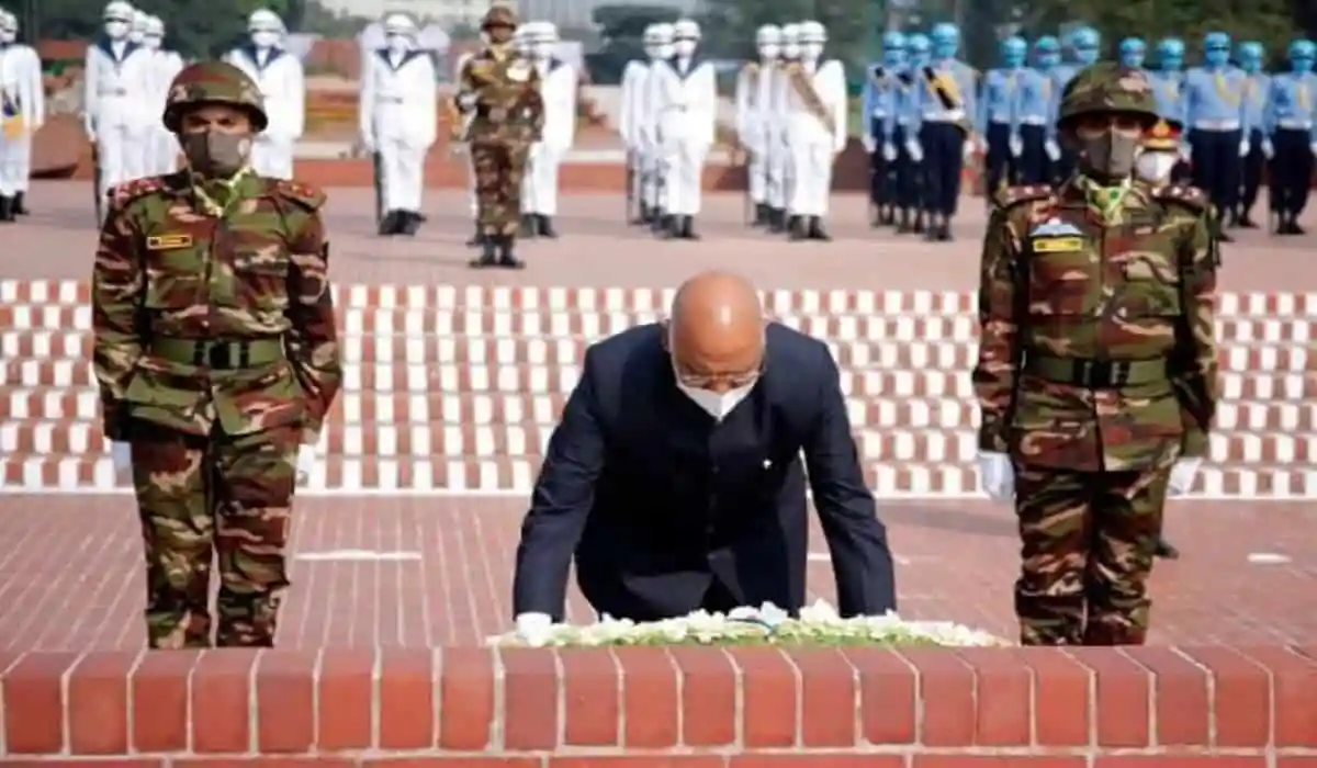 ভারতের রাষ্ট্রপতি জাতীয় স্মৃতিসৌধে শ্রদ্ধা নিবেদন করছেন. Channel i News - চ্যানেল আই নিউজ