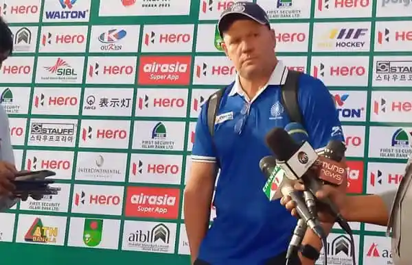 ভারতের কোচের সাক্ষাৎকারের সময় সাংবাদিকদের সঙ্গে কথা বলছেন।. Channel i News - চ্যানেল আই নিউজ