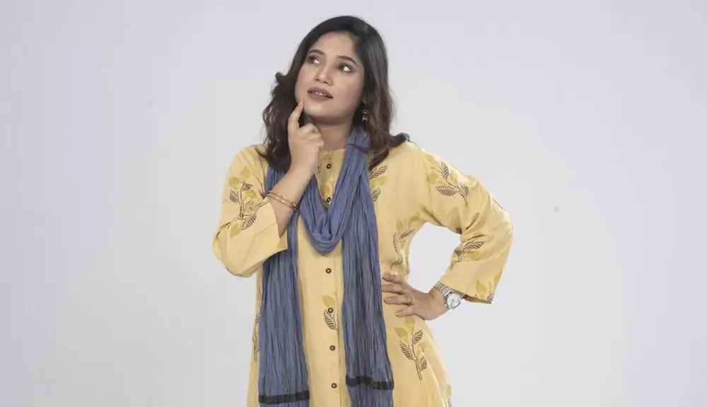 অভিনেত্রী নতুন সিনেমার জন্য প্রস্তুত, পোজ দিচ্ছেন. Channel i News - চ্যানেল আই নিউজ