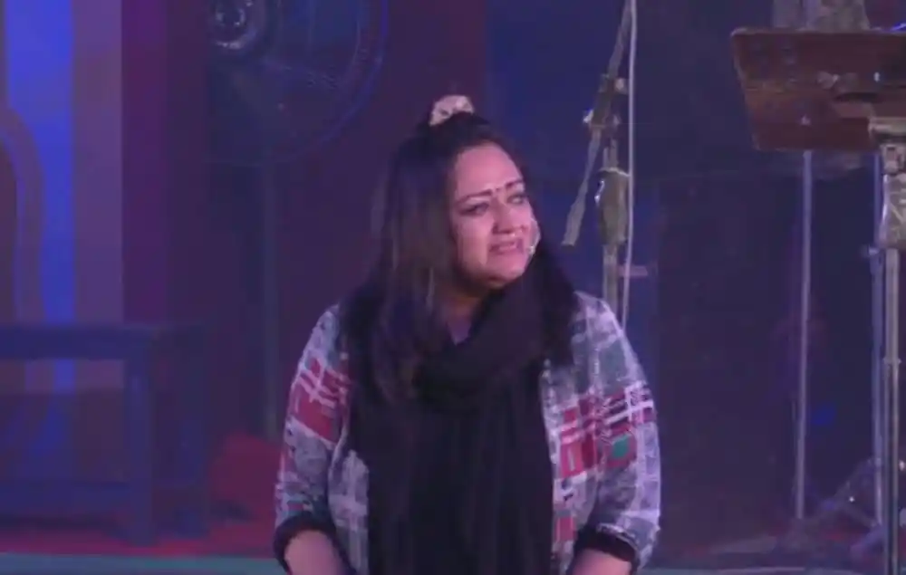 চিরকুটের সুমি মঞ্চে আবেগপ্রবণ হয়ে থাকছেন, ঢাবির শতবর্ষের অনুষ্ঠানে. Channel i News - চ্যানেল আই নিউজ