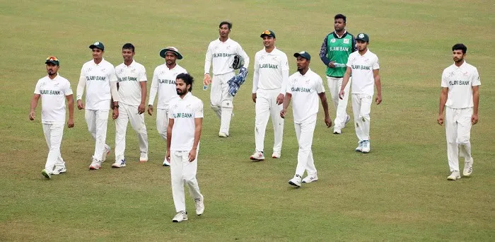 নাঈমের ৬ উইকেটের পর পূর্বাঞ্চলের ক্রিকেট দল মাঠে. Channel i News - চ্যানেল আই নিউজ