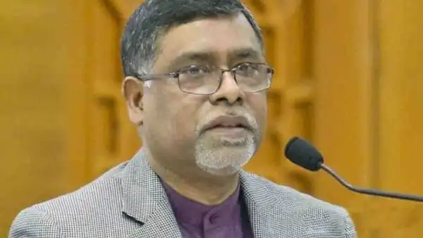 স্বাস্থ্যমন্ত্রী করোনা নিয়ন্ত্রণে বিধিনিষেধের ঘোষণা দিচ্ছেন. Channel i News - চ্যানেল আই নিউজ