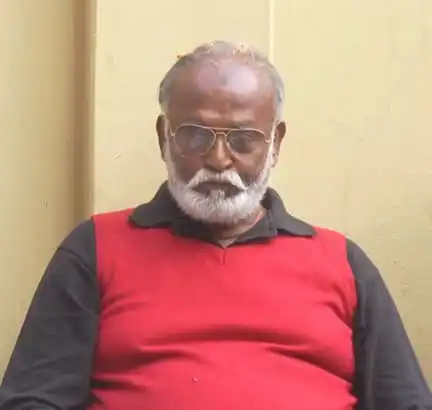 বয়সী আইনজীবী, সাদা দাড়ি ও চশমা পরা, কালো ও লাল পোশাক পরিহিত. Channel i News - চ্যানেল আই নিউজ