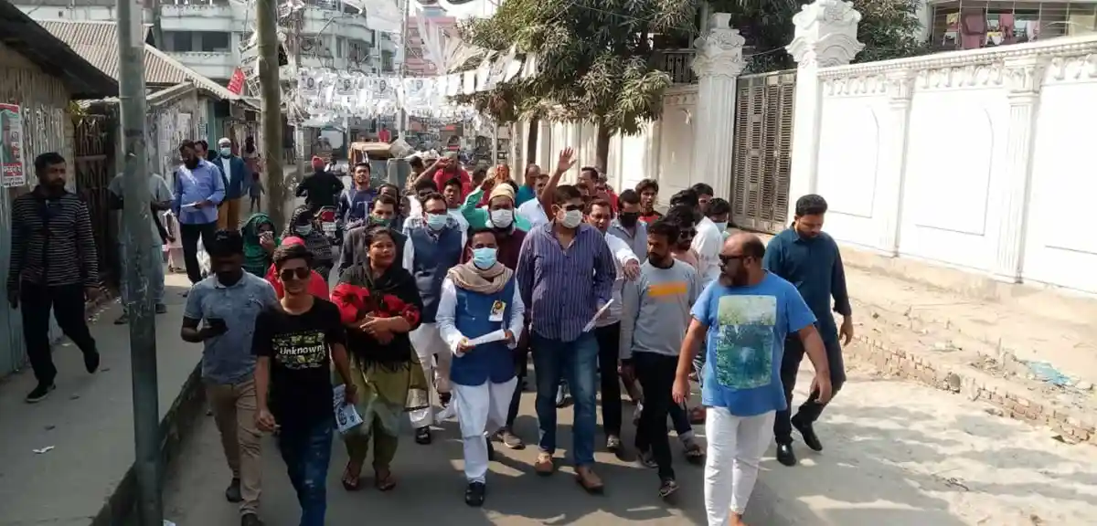 জনসমাগমে মানুষের চলাচল, বাংলাদেশে বিভিন্ন বয়সের মানুষজন. Channel i News - চ্যানেল আই নিউজ