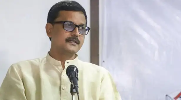 নৌ পরিবহন মন্ত্রী লঞ্চে আগুনের ঘটনায় দায়ীদের বিরুদ্ধে কঠোর ব্যবস্থা নেয়ার ঘোষণা দেন. Channel i News - চ্যানেল আই নিউজ