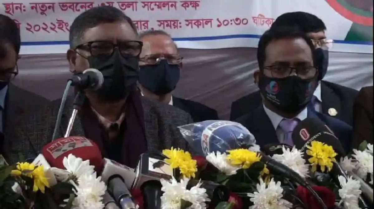 স্বাস্থ্যমন্ত্রী ও অন্যান্য কর্মকর্তারা লকডাউনের ক্ষতি নিয়ে আলোচনা করছেন. Channel i News - চ্যানেল আই নিউজ