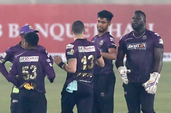 চট্টগ্রামের কাছে হারল ঢাকা ক্রিকেট দল, খেলোয়াড়রা মাঠে একত্রিত. Channel i News - চ্যানেল আই নিউজ