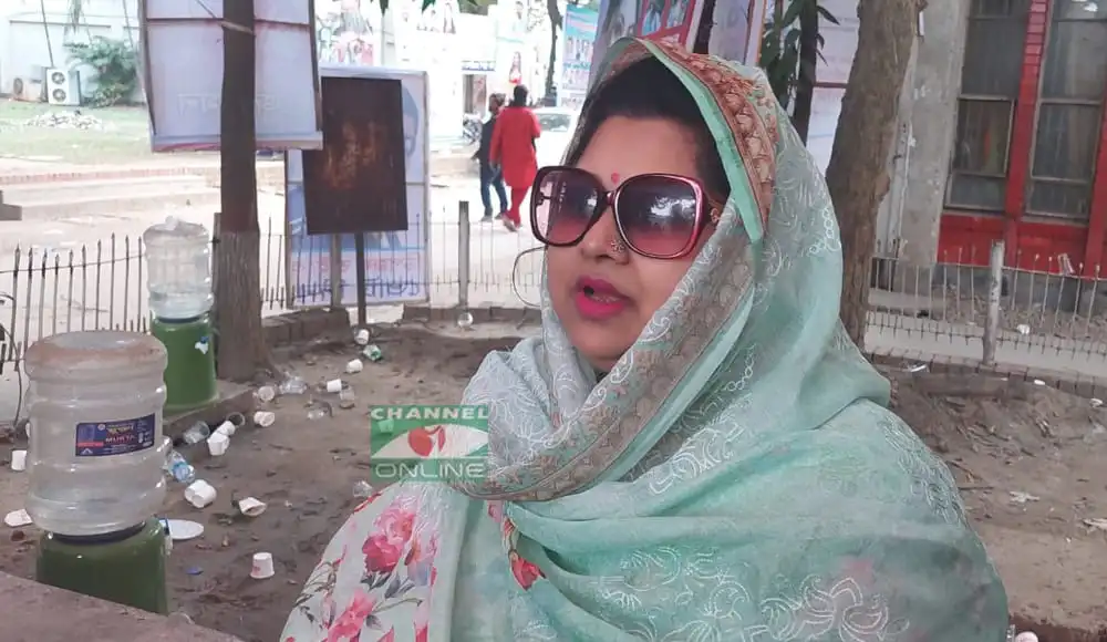 বাংলাদেশি নারী সেলফি, গ্ল্যামারাস চেহারা, সানগ্লাস ও হিজাব. Channel i News - চ্যানেল আই নিউজ