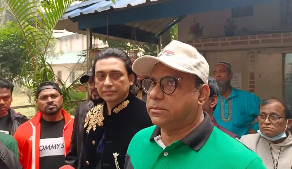 জনপ্রিয় ব্যক্তিত্বরা একত্রে উপস্থিত, আলোচনায় মনোযোগী. Channel i News - চ্যানেল আই নিউজ