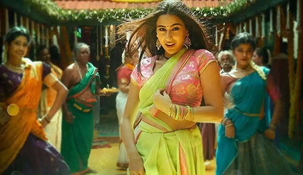 বহু নারীর সঙ্গে এক নারীর নাচের দৃশ্য, উৎসবের পরিবেশে. Channel i News - চ্যানেল আই নিউজ
