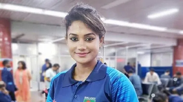 বাংলাদেশ ক্রিকেট দলের জাহানারা, হাসিমুখে ক্যামেরার দিকে তাকানো. Channel i News - চ্যানেল আই নিউজ