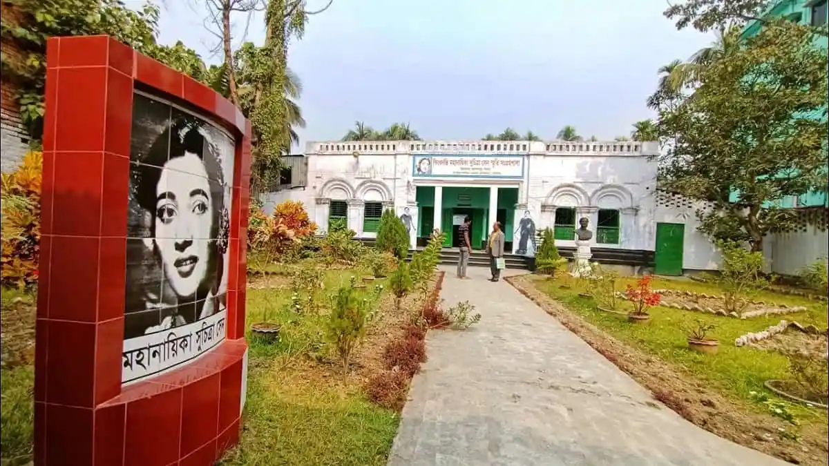 সুচিত্রা সেনের স্মৃতি রক্ষায় নির্মিত স্মৃতি সৌধের ছবি।. Channel i News - চ্যানেল আই নিউজ