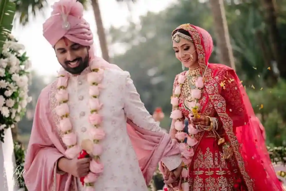 মিম-সনি বিয়ের অনুষ্ঠানে আনন্দিত দম্পতি, বাংলার ঐতিহ্যবাহী পোশাক পরা. Channel i News - চ্যানেল আই নিউজ