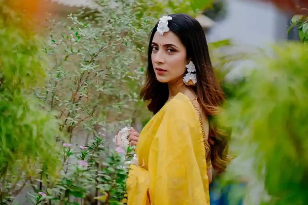 চিত্রনায়িকা মিম গায়ে হলুদের অনুষ্ঠানে সুন্দর পোশাকে. Channel i News - চ্যানেল আই নিউজ