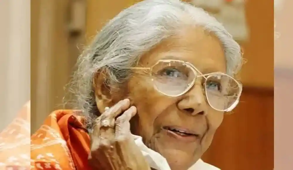 বর্ষীয়ান সংগীতশিল্পী সন্ধ্যা মুখোপাধ্যায়ের ছবি. Channel i News - চ্যানেল আই নিউজ