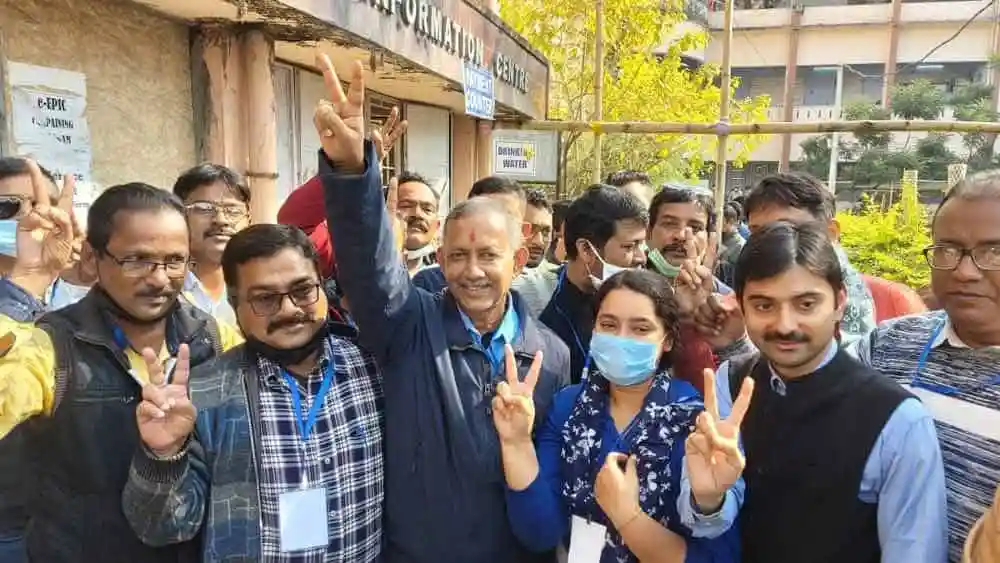 নেতারা নির্বাচনী সমাবেশে মঞ্চে হাত তুলে শুভেচ্ছা জানাচ্ছেন. Channel i News - চ্যানেল আই নিউজ
