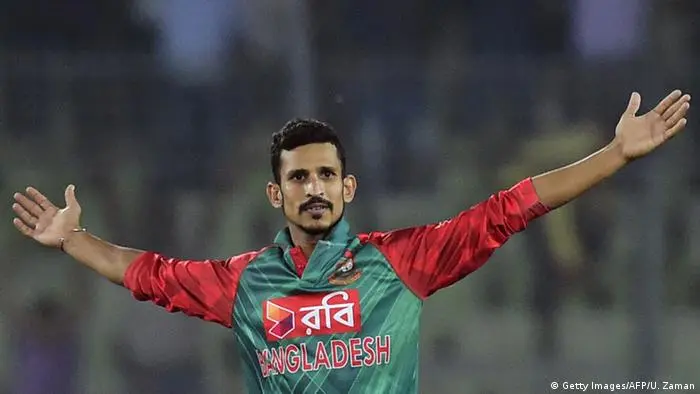 বাংলাদেশ ক্রিকেটার নাসির হোসেন মাঠে উদযাপন করছেন. Channel i News - চ্যানেল আই নিউজ