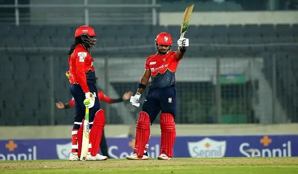 বাংলাদেশ ক্রিকেট দলের খেলোয়াড়রা মাঠে জয়ের উদযাপন করছে. Channel i News - চ্যানেল আই নিউজ