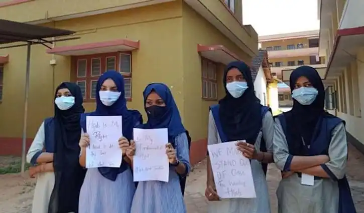 হিজাব পরা ছাত্রীরা শিক্ষাপ্রতিষ্ঠানে আলাদা শ্রেণিকক্ষে বসে. Channel i News - চ্যানেল আই নিউজ