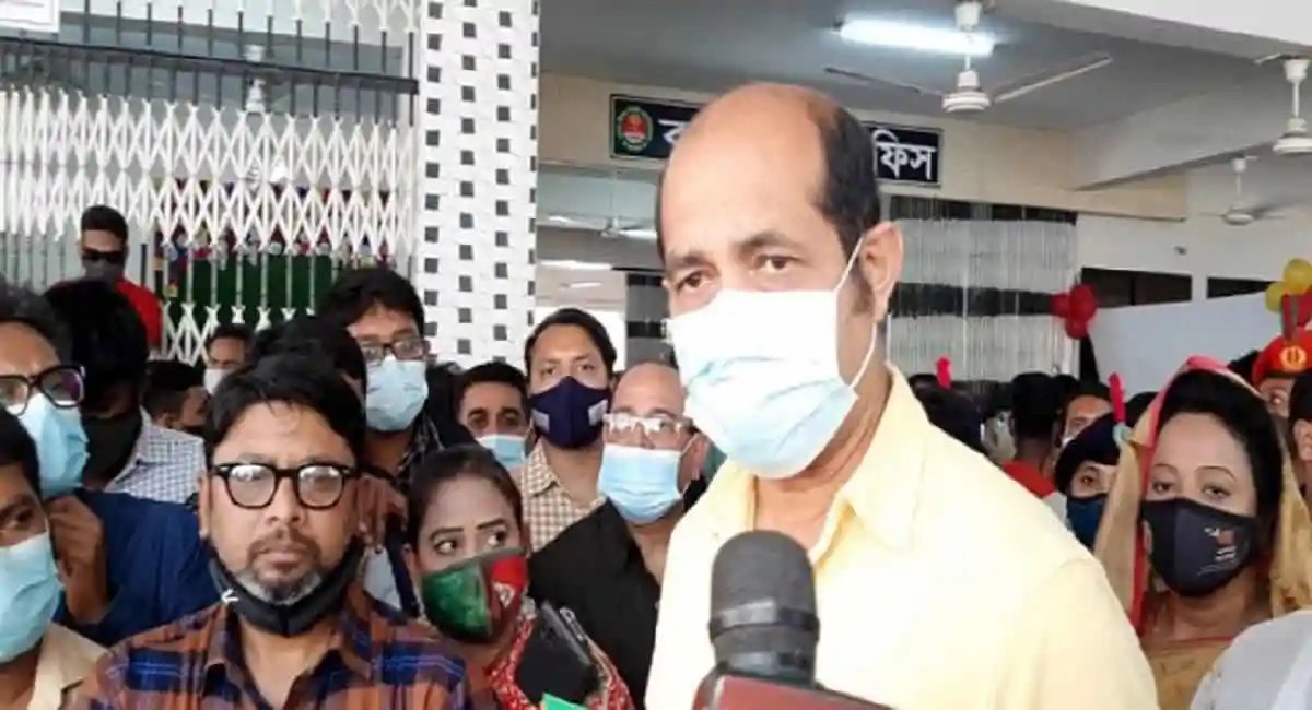 আতিকুল ইসলাম ট্রেড লাইসেন্স ও টিকা কার্ডের বিষয়ে কথা বলছেন. Channel i News - চ্যানেল আই নিউজ