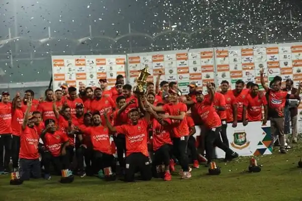 কুমিল্লা ক্রিকেট দল ট্রফি জেতার পর উল্লাসে মেতে উঠেছে. Channel i News - চ্যানেল আই নিউজ