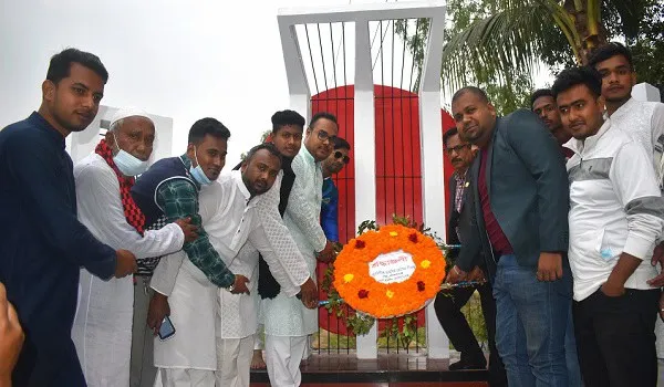 শহীদ মিনার নির্মাণের উদ্বোধনে ছাত্রলীগের সদস্যরা অংশগ্রহণ. Channel i News - চ্যানেল আই নিউজ
