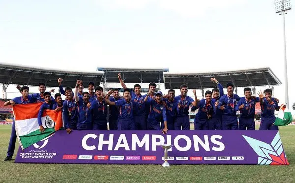 বিশ্বচ্যাম্পিয়ন ভারত ক্রিকেট দল উদযাপন করছে. Channel i News - চ্যানেল আই নিউজ
