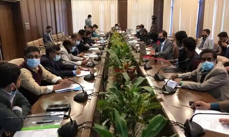 ঢাকা নগর পরিবহন নিয়ে আলোচনা সভায় অংশগ্রহণকারীরা. Channel i News - চ্যানেল আই নিউজ