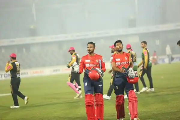 বাংলাদেশ ক্রিকেট দলের খেলোয়াড়রা মাঠে অনুশীলন করছে. Channel i News - চ্যানেল আই নিউজ