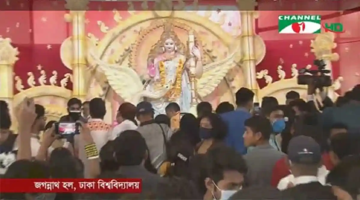 সরস্বতী পূজা মণ্ডপে ভক্তদের ভিড়, উৎসবের দৃশ্য. Channel i News - চ্যানেল আই নিউজ