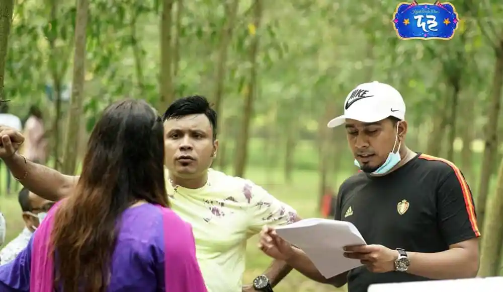 নির্মাতা ও অভিনেতাদের মধ্যে দৃশ্য, শুটিং সেটে আলোচনা. Channel i News - চ্যানেল আই নিউজ