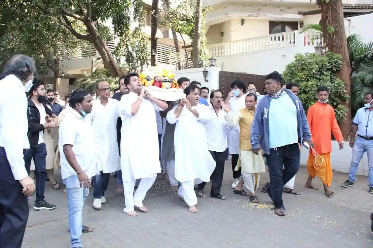 বাপ্পী লাহিড়ীর শেষযাত্রায় শোকপ্রকাশ ও শোকসন্তপ্ত পরিবার. Channel i News - চ্যানেল আই নিউজ