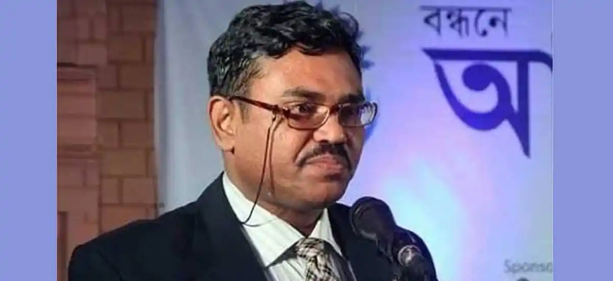ঢাবি অধ্যাপক কার্জনের ছবি, তিনি বক্তৃতা দিচ্ছেন. Channel i News - চ্যানেল আই নিউজ