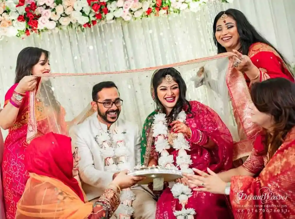 সারিকা ও তার পরিবার নতুন জীবনের জন্য আনন্দে মেতে উঠেছেন. Channel i News - চ্যানেল আই নিউজ